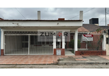CASA EN VENTA EN BARRIO SAN CARLOS!